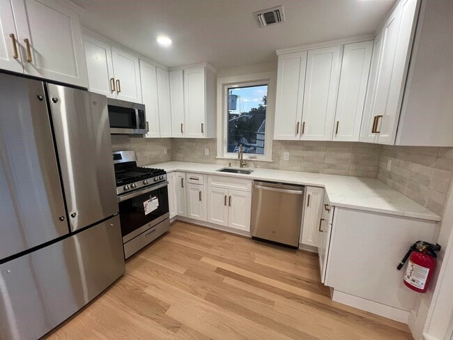 Photo - 210 Waldo Pl