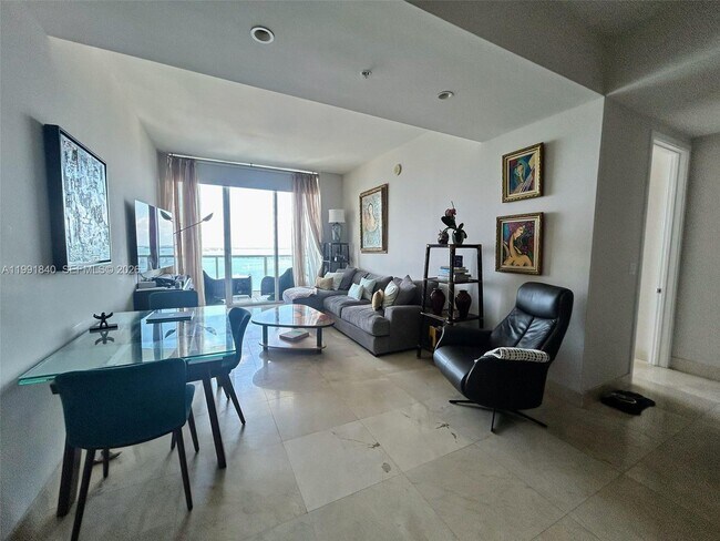 Photo - 218 SE 14th St Unit TS303