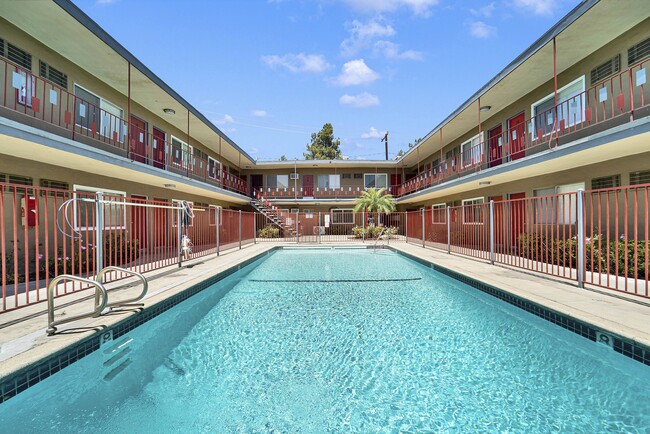Twin Palms - Twin Palms Apartments