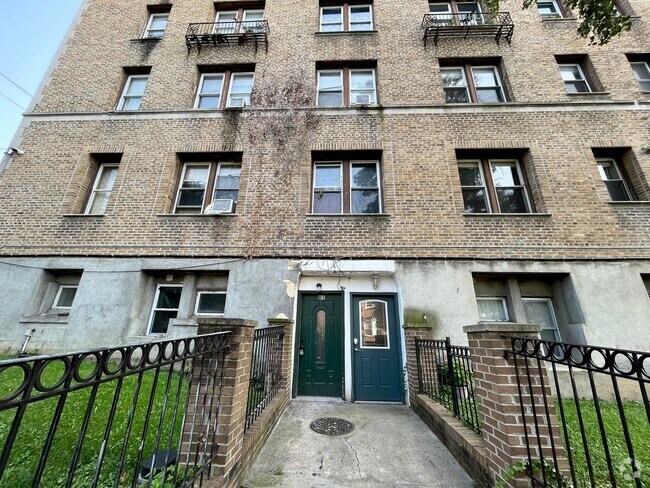 Building Photo - Lovely 2 BR/1 BA Condo in Columbia Heights!