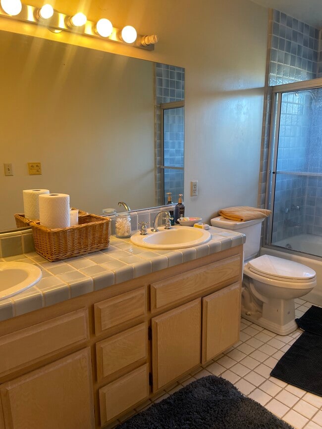 Photo - 5600 Market St