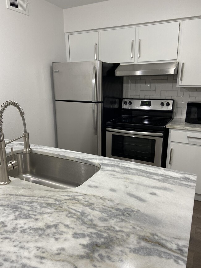 Photo - 5003 Skillman St