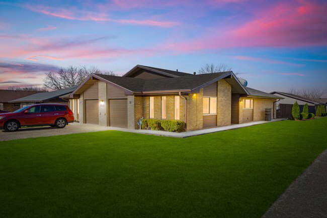 Photo - 2222 Bogdan Ln N