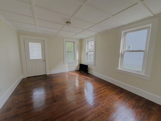 Building Photo - 8 Crystal St Unit 8 Crystal Street Apt A