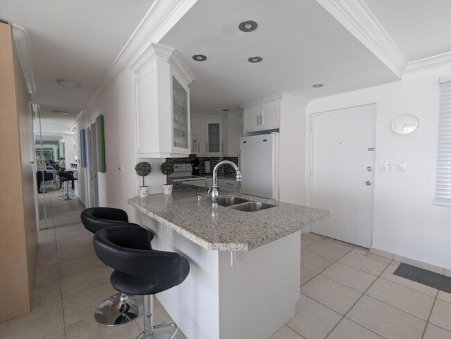 Photo - 220 Kings Point Dr Unit 501