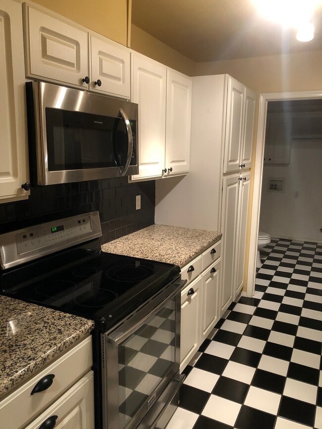 Photo - Beautiful 3 Bedroom, 2.5 Bath Townhome Condo in Canterbury!