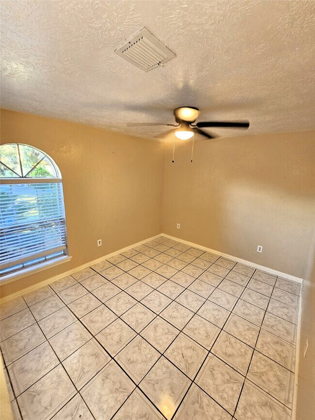 Photo - 1310 Goswell Ln