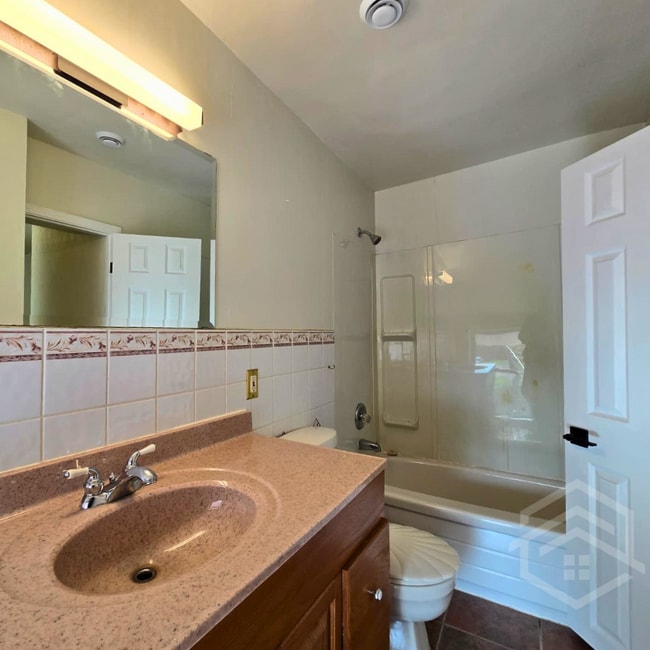 Photo - 5-Bedroom House in Woodstock!! Unit 1