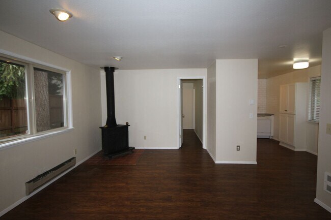 Photo - Spacious 3 bedroom, 2 bath home in Northea...