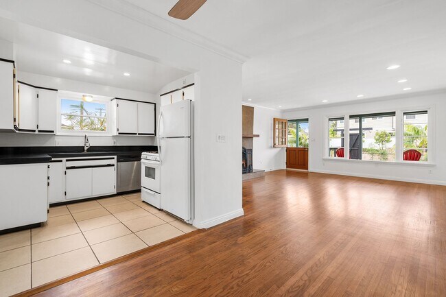 Photo - Charming 3-Bedroom in Desirable Eastside C... Casa