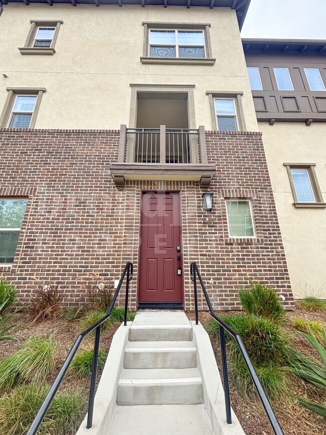 Photo - 893 Slate St