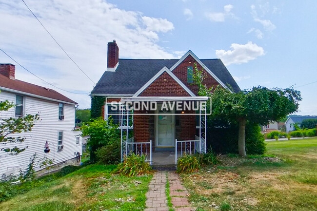 Building Photo - 2708 5th St Rental