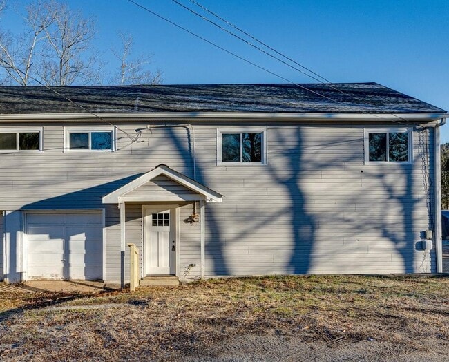 Building Photo - 1627 Mars Aly Unit 2 Rental