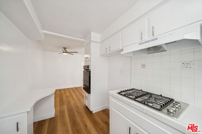 Photo - 842 Westbourne Dr Unidad 8