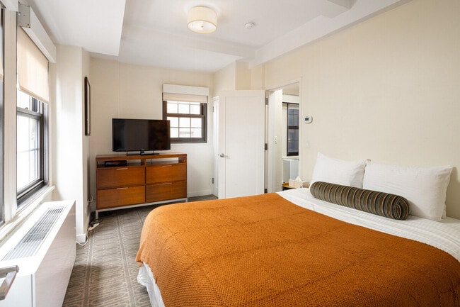 Photo - 437 E 49th St Unidad ID1058846P