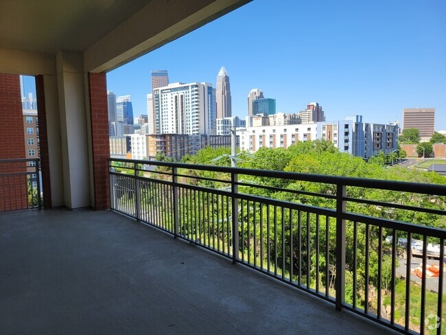 Building Photo - 701 Royal Ct Unit 701 Royal Ct #610 Rental