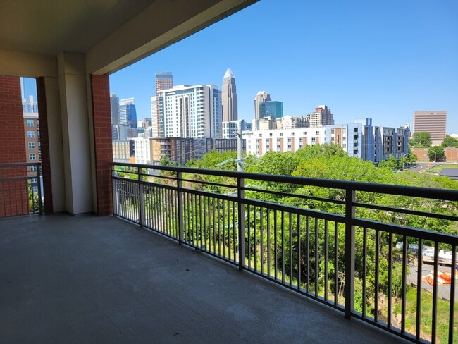 Photo - 701 Royal Ct Unidad 701 Royal Ct #610 Rental