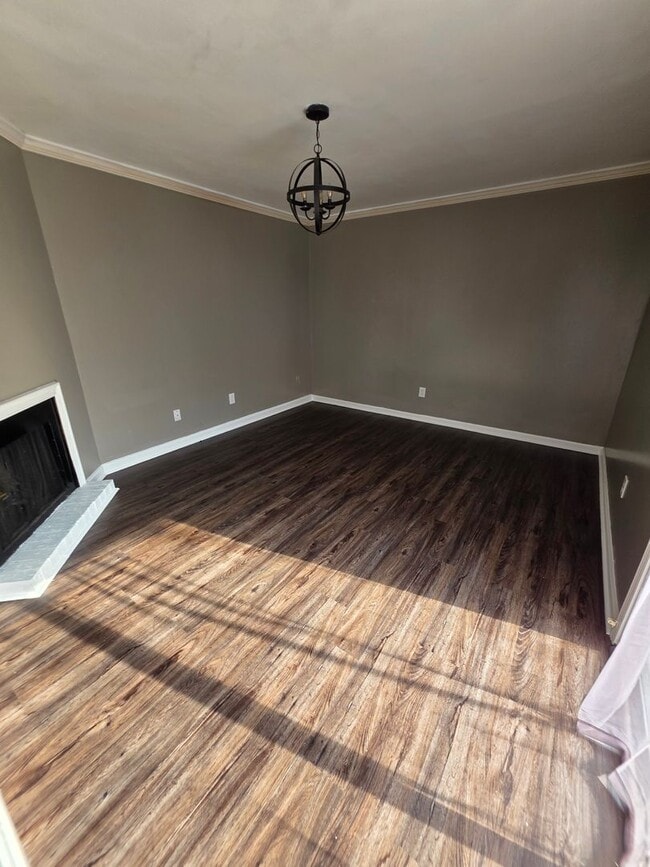 2220 Woodridge Ln