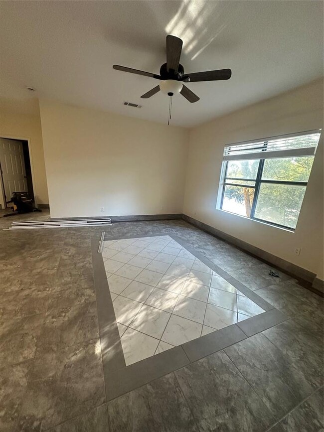 Photo - 170 Interstate Dr Unit F