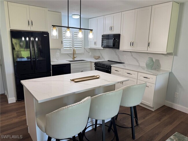 Building Photo - 746 Eagle Creek Dr Unit 203