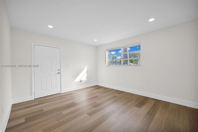 Photo - 11810 NE 14th Ave Unit 11810