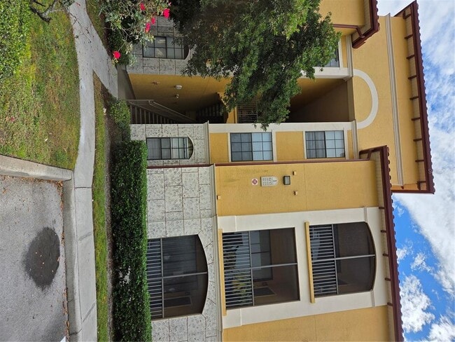 Building Photo - 6157 Metrowest Blvd Unit 304