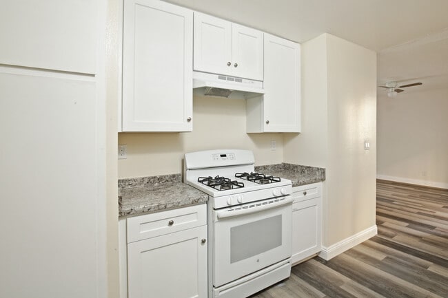 Photo - Torrance Courtyard Apartments