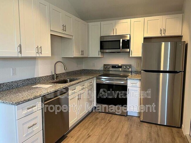 Photo - 1266 Jade Pl