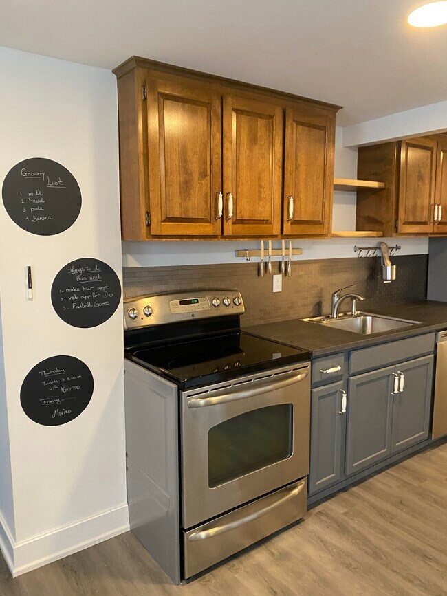 Photo - 326 Cottage Grove Rd Unit 1