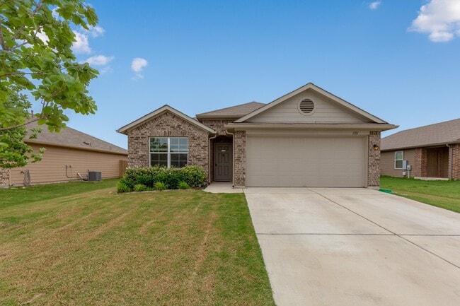 Building Photo - Comfortable 3BR / 2BA Home with Island Kitchen & Private Backyard