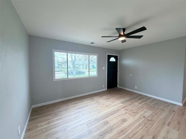 Photo - 705 St Martin Dr