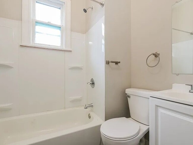 Photo - 2902 Bristol St