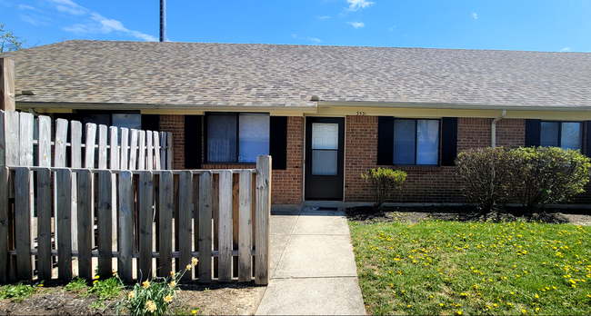 Beautiful 2 bedroom 1.5 bath Condo with at... - Beautiful 2 bedroom 1.5 bath Condo with at...