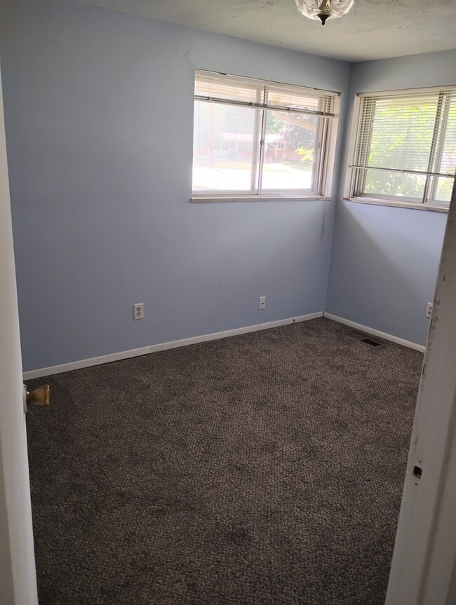 Building Photo - 1428 S Maple Ave Rental