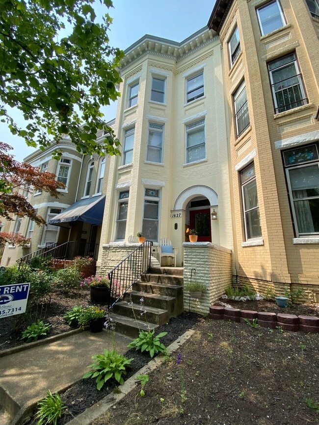 Photo - 1627 W Grace St Apartment Unit 3