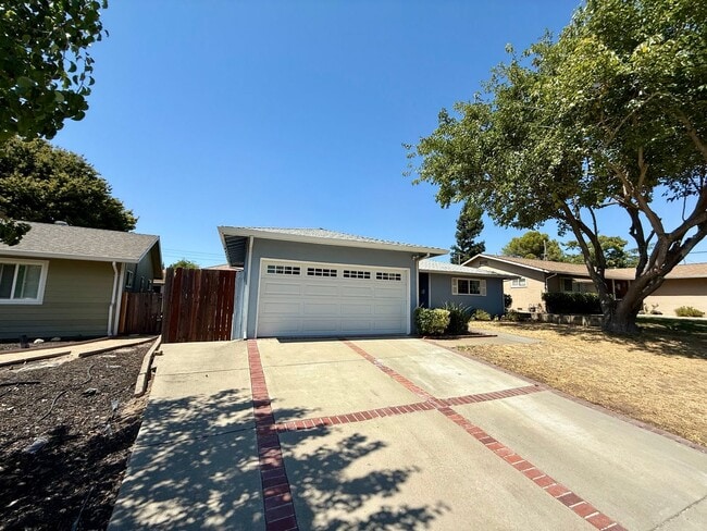 Building Photo - 6109 Golden Dawn Way Rental