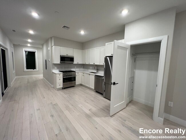 Photo - 191 Green St Unit 405