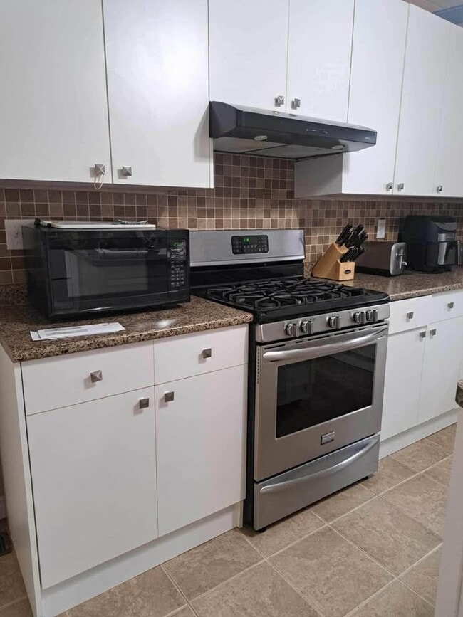 Building Photo - 207 Kathleen Ave Unit Room 3