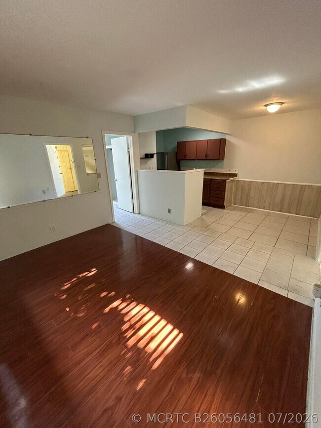 Building Photo - 5881 NE 18th Ave Unit 2