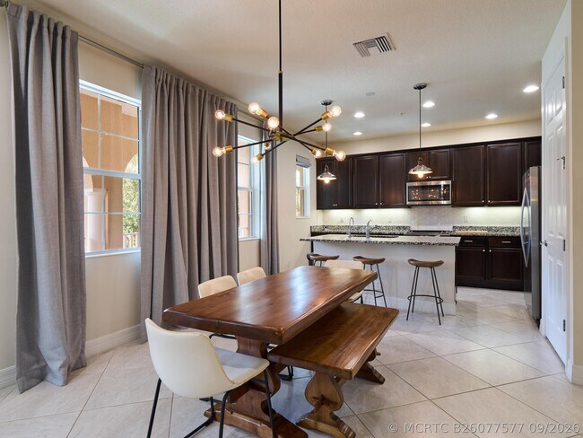 Photo - 1080 Community Dr