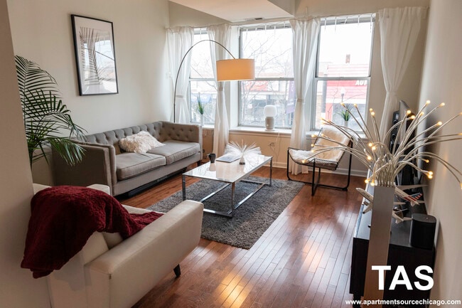 Building Photo - 4217 W Irving Park Rd Unit 2B