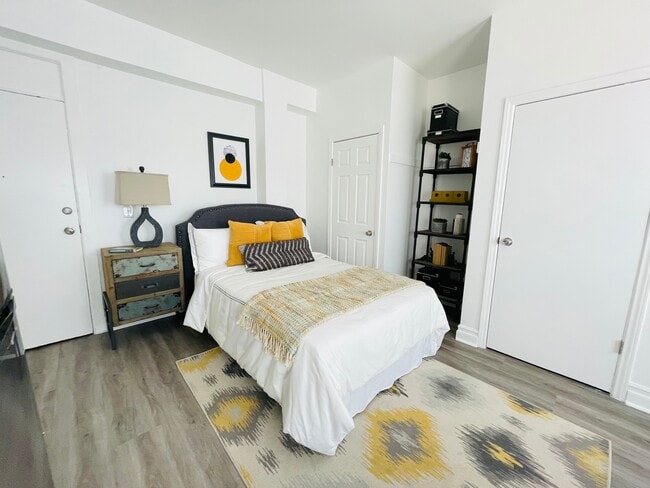 Photo - Landmark Towers