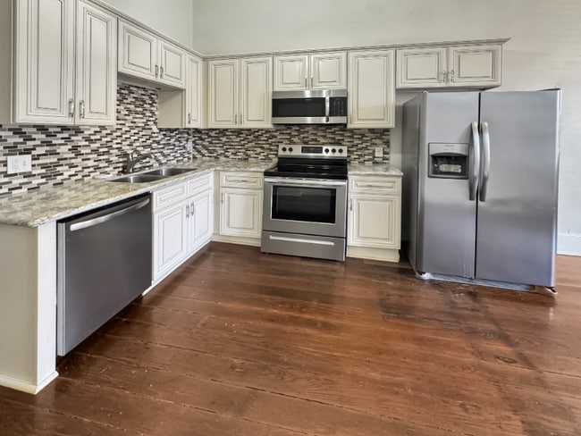 Photo - 2606 Third St