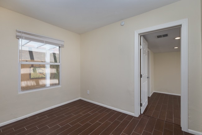 Photo - 1646 E Indianola Ave