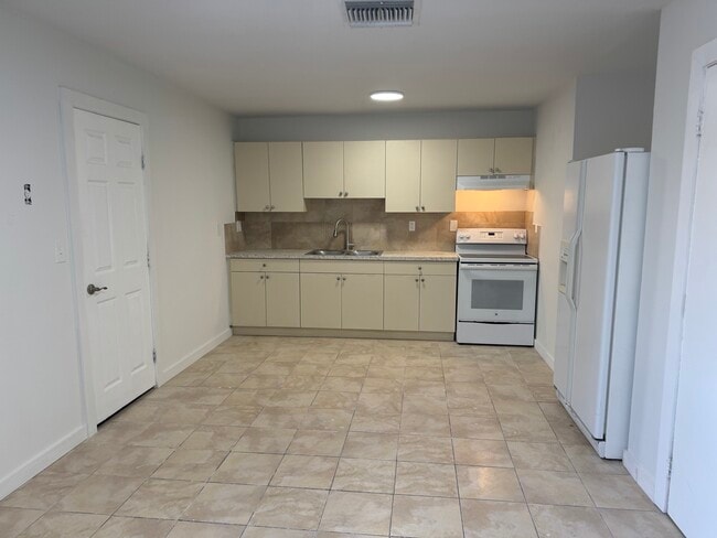 Building Photo - 540 NW 7th Ave Rental