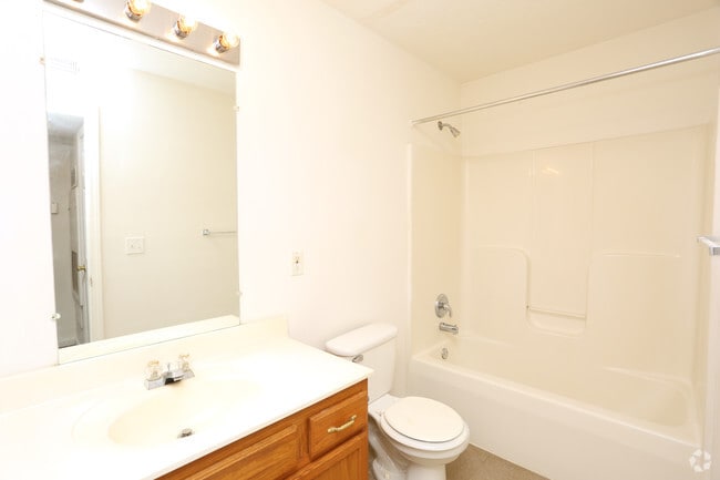 2BR - 1BA - 840 - Bathroom