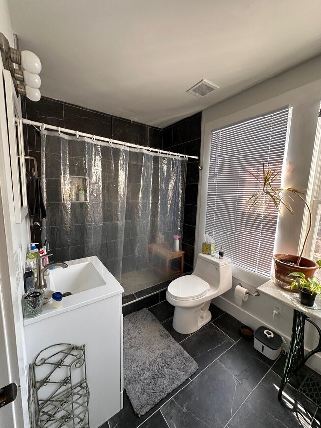 Building Photo - 1367 Oxford Rd NE Unit 1