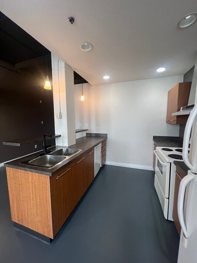 Photo - 12406-12112 112 Ave NW Unit LUX205