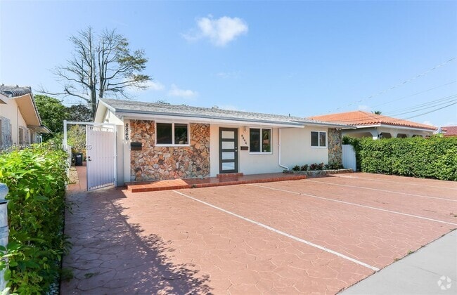 Building Photo - 8846 SW 25th St Rental