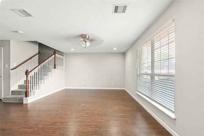 Photo - 1520 Sherwood Forest St Unidad 317 Rental